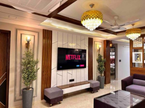 Modern & Luxurious 4BHK Apartment Prime Location